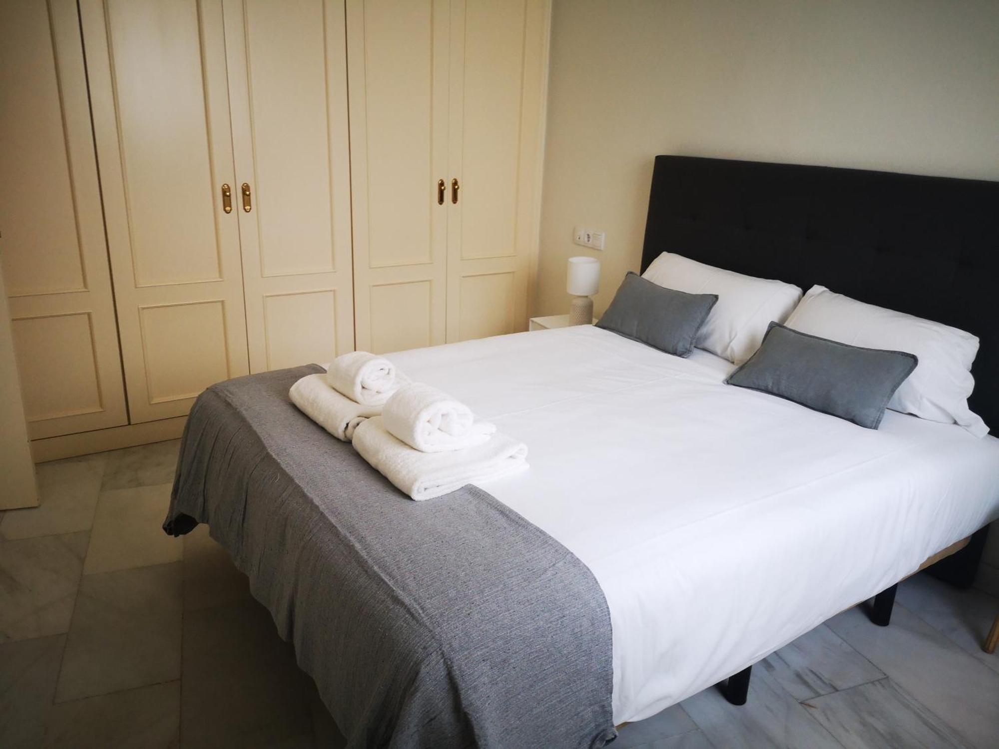 Charming Bright Apartment With Balconies On Cuesta Del Rosario Sevilla Kültér fotó
